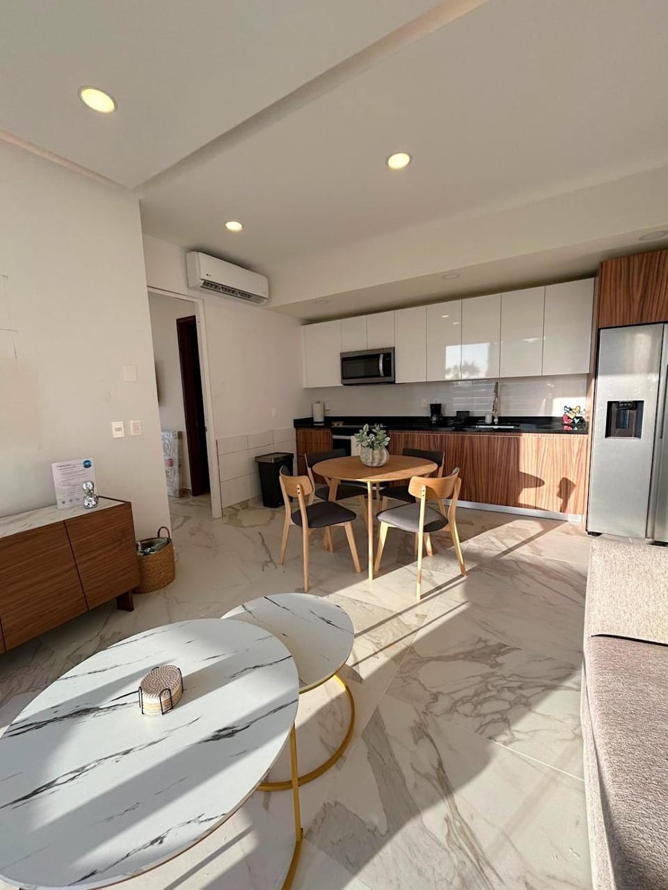 Kitchen or kitchenette, Living room, Dining area, oven