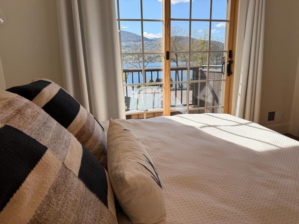 Deluxe Lodge Lakefront On Lake George #4 House in Queensbury