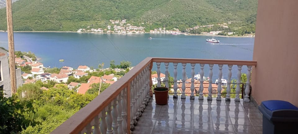 Apartman Laura 3 Apartment in Kotor Municipality