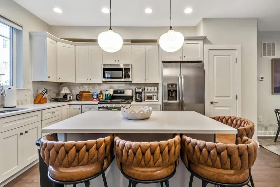 Chic Urban Duplex With 2 Roofdecks 8B-6B Sleeps 16 House in Philadelphia