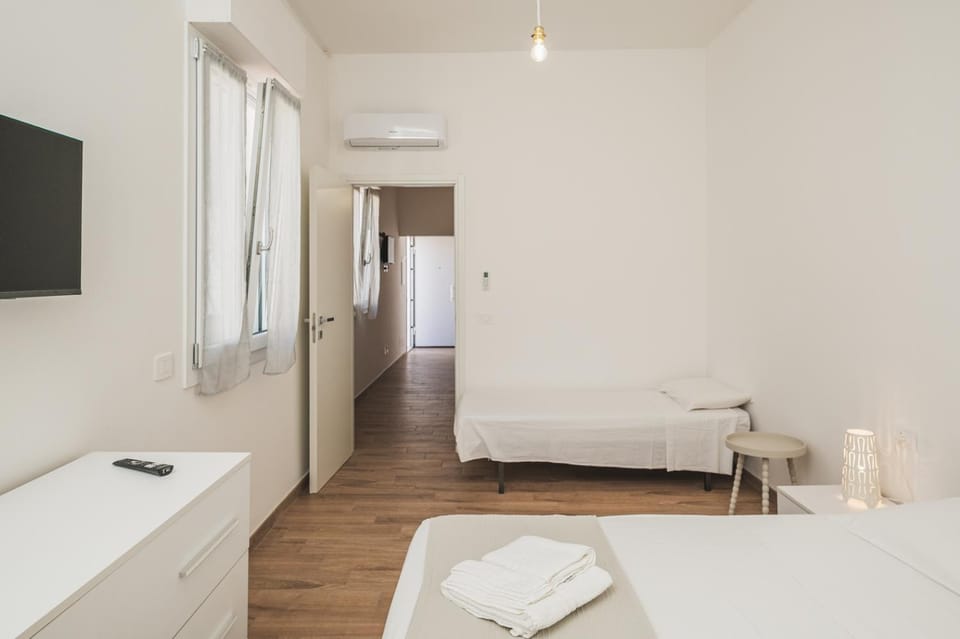 Bed, Photo of the whole room, Bedroom, air conditioner