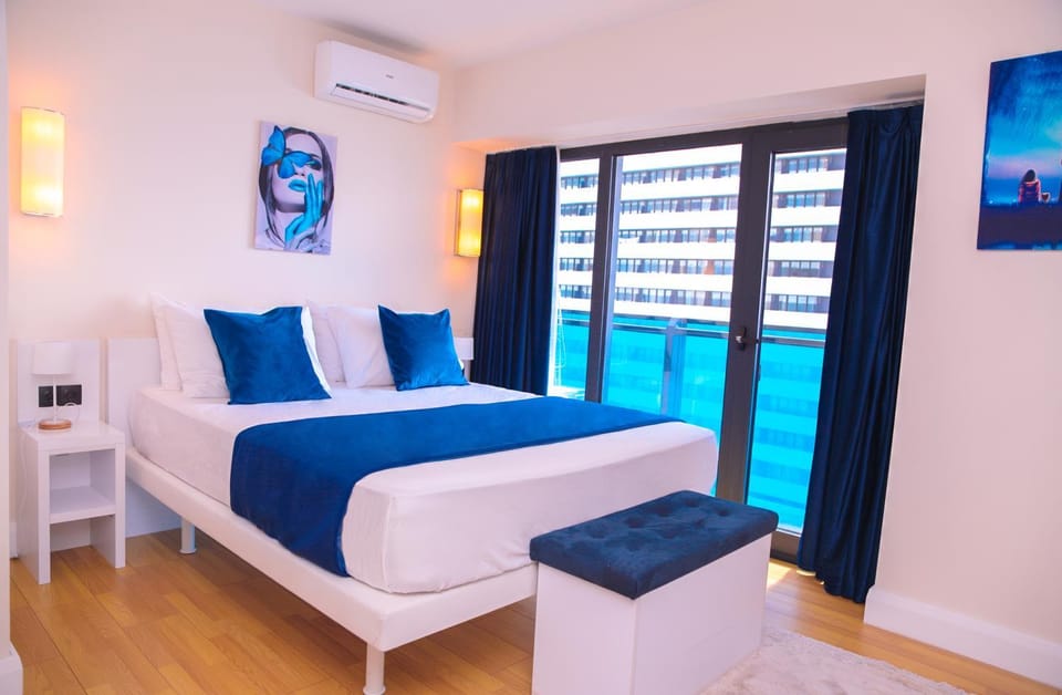 Bed, Photo of the whole room, Bedroom, towels, air conditioner