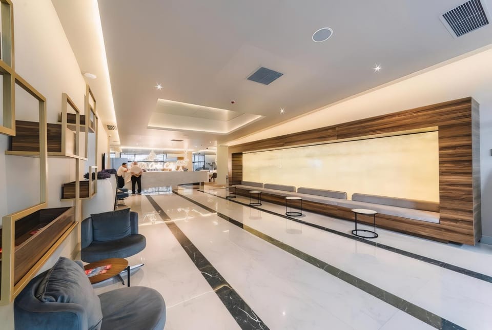 Communal lounge/ TV room, People, Game Room, Evening entertainment, group of guests