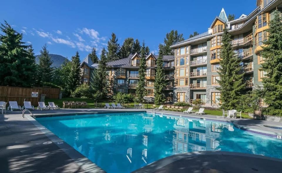 Mid Century Modern - Whistler Studio w Pool & Hot Tub House in Whistler