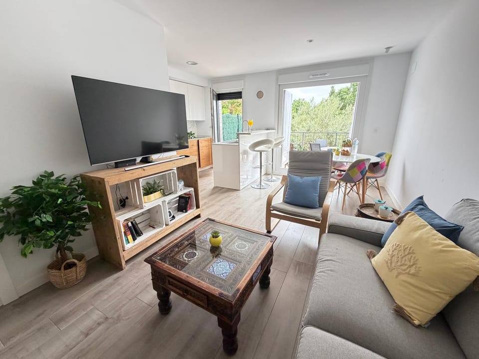 Communal lounge/ TV room, Living room