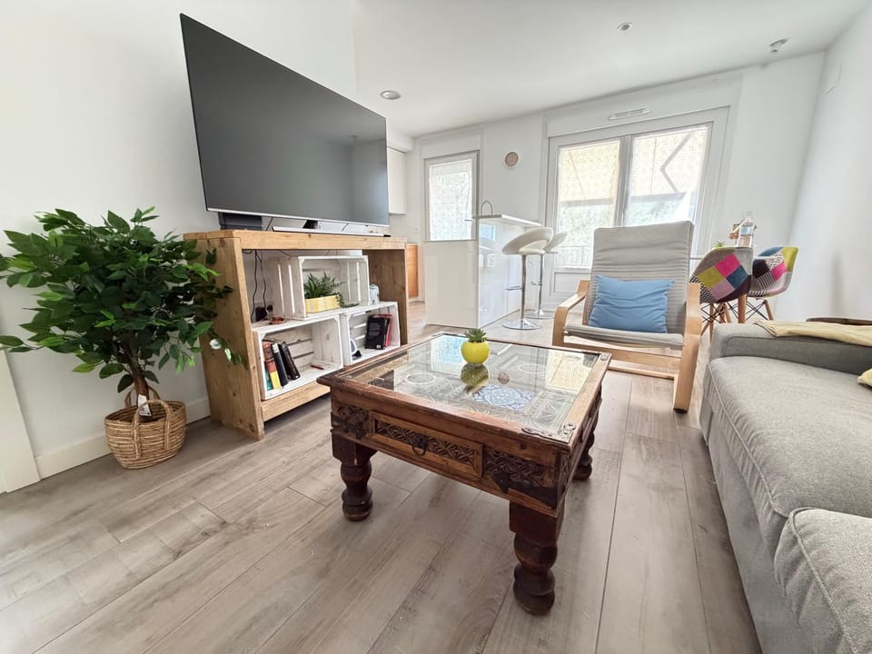 TV and multimedia, Living room, Dining area