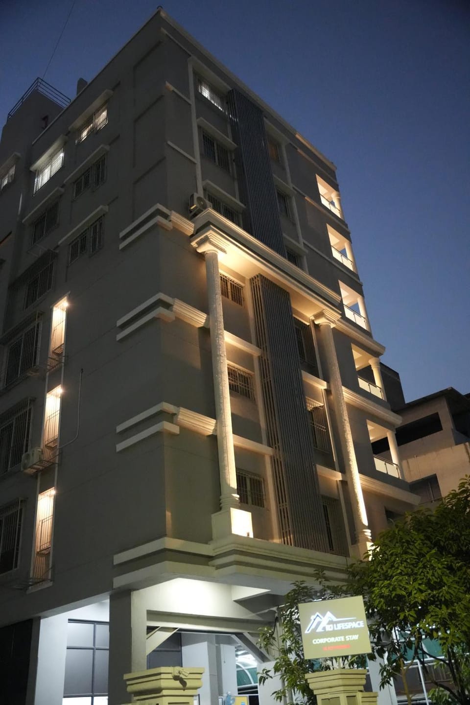 Facade/entrance