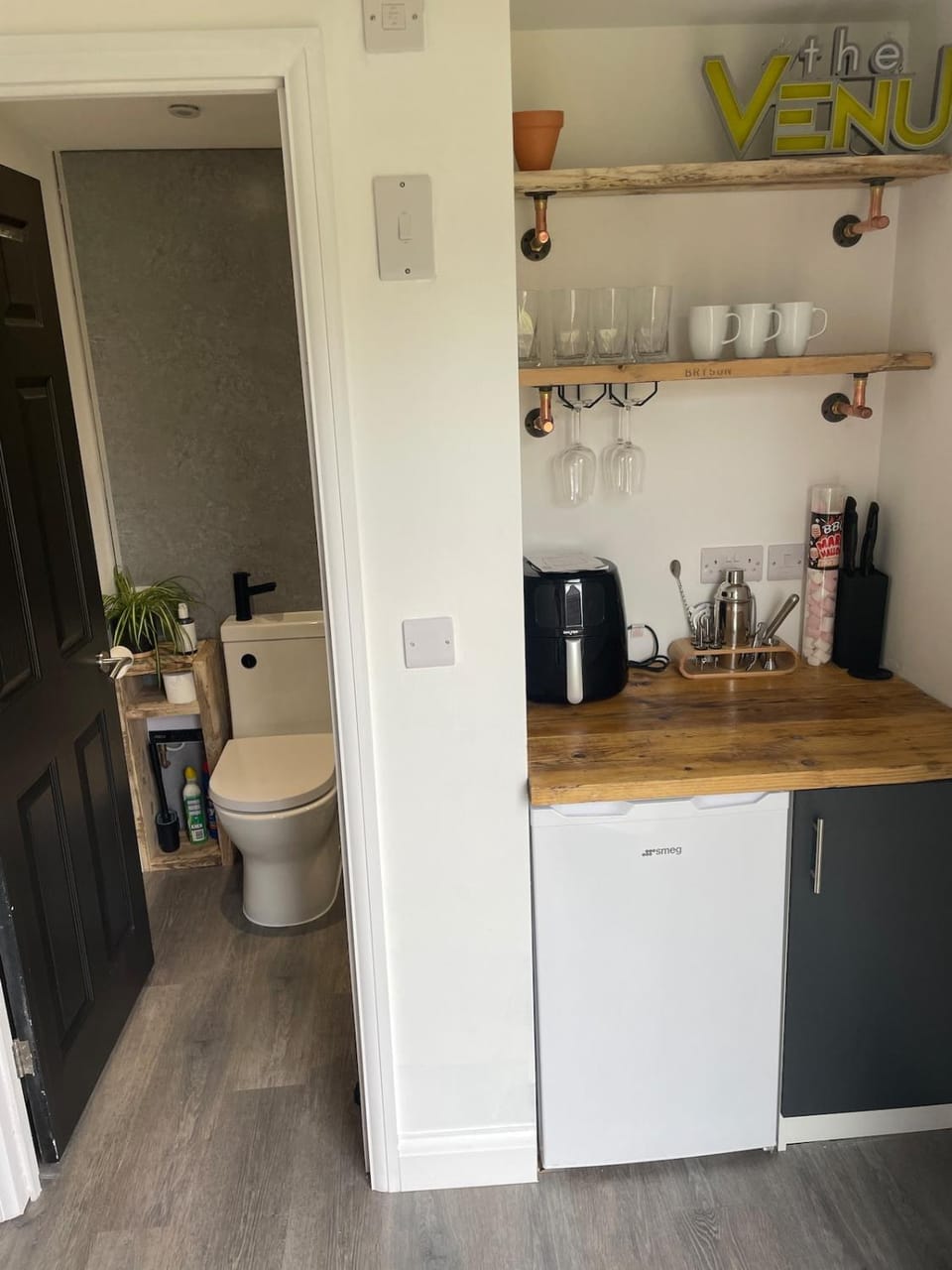 Self contained cabin - The VenU Cabin in Bristol