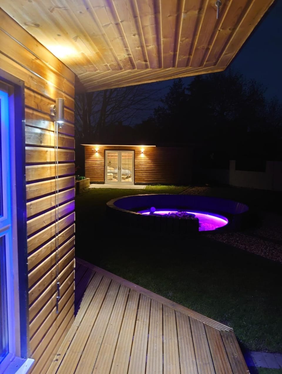 Self contained cabin - The VenU Cabin in Bristol