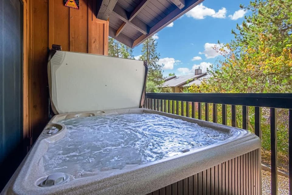 Alpine Adventure Lodge House in Steamboat Springs
