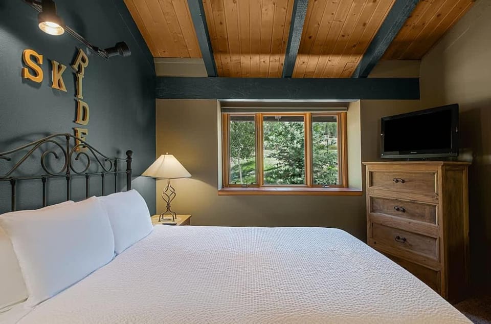 Alpine Adventure Lodge House in Steamboat Springs