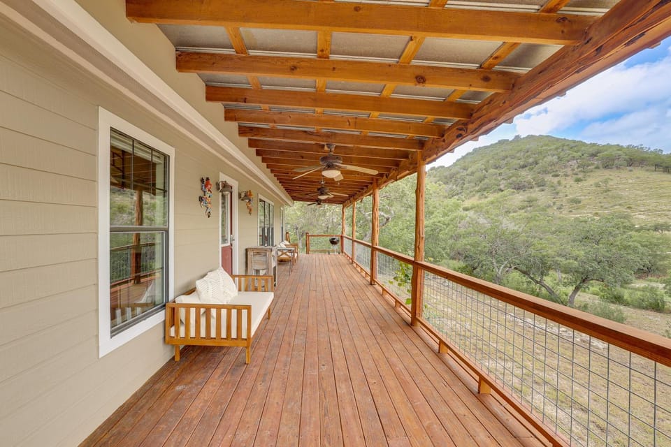 Horse Friendly! Hill Country Retreat w/ Views House in Rio Grande