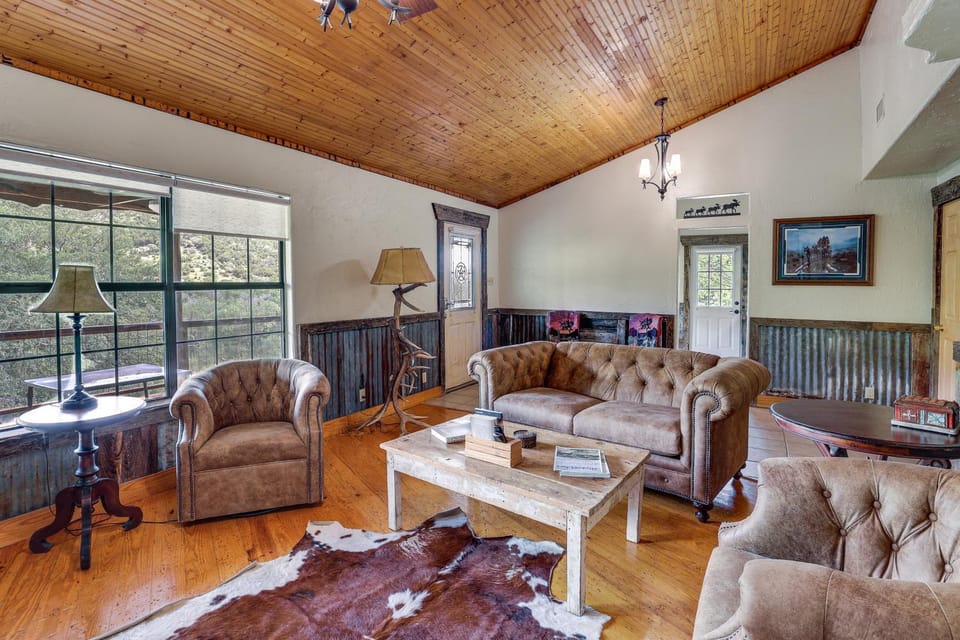 Horse Friendly! Hill Country Retreat w/ Views House in Rio Grande