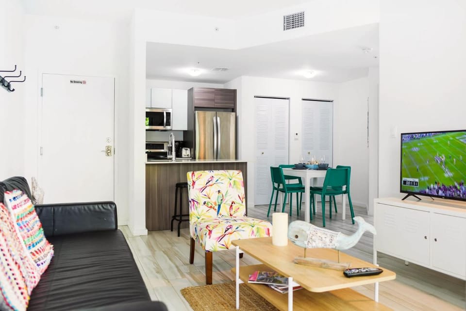 TV and multimedia, Kitchen or kitchenette, Living room, Seating area