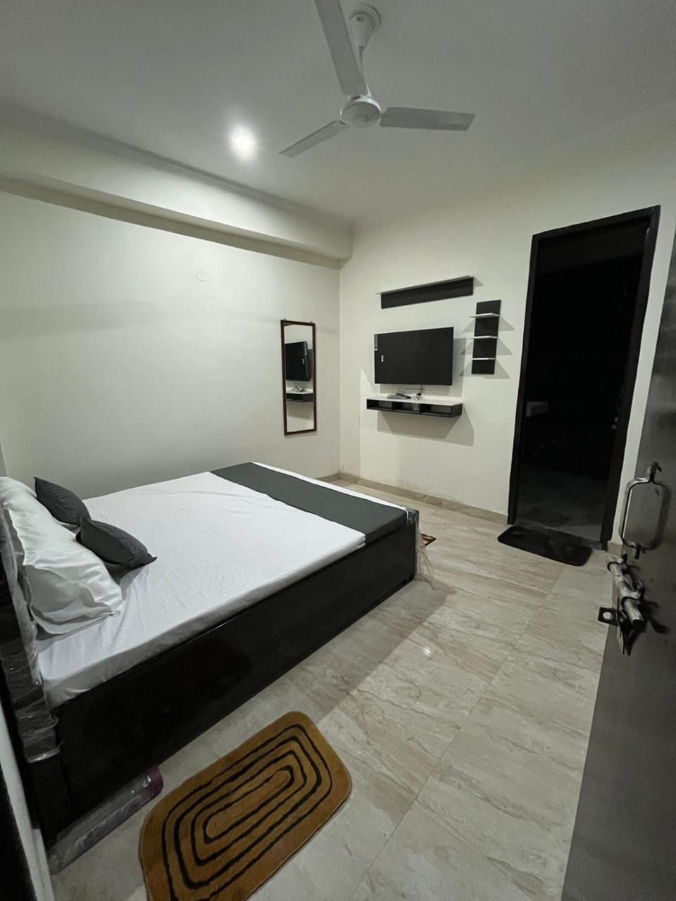 1 BHK for Rent with 0 Brokerage in Sector 52 Gurgaon Vacation rental in Gurugram