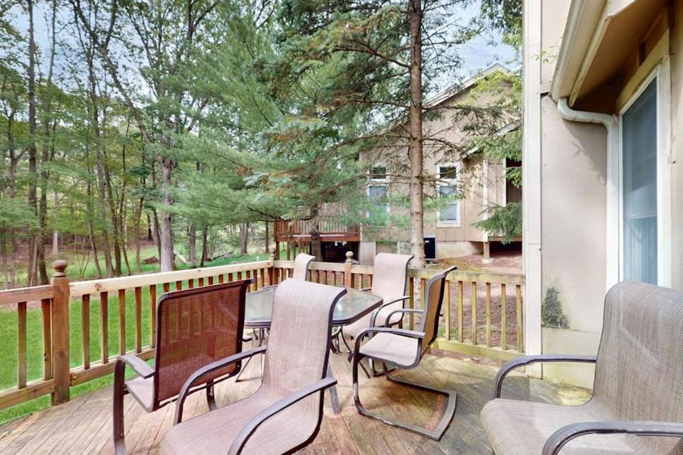 Spruce Serenity House in Pocono Mountains