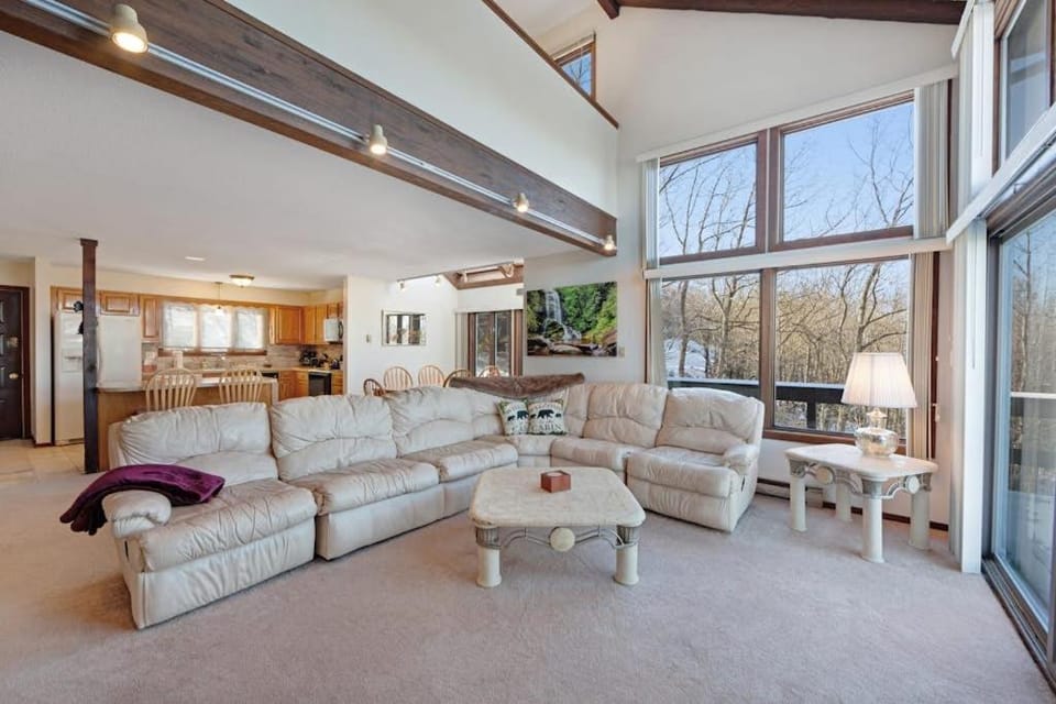 Camelback 302 House in Pocono Mountains