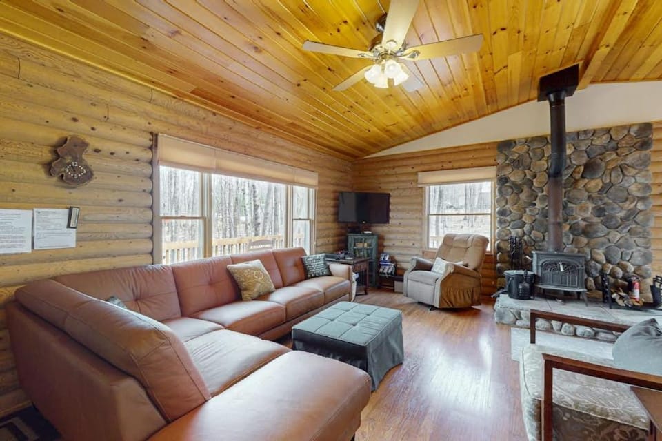 The Cozy Cabin Cabin in Tunkhannock Township