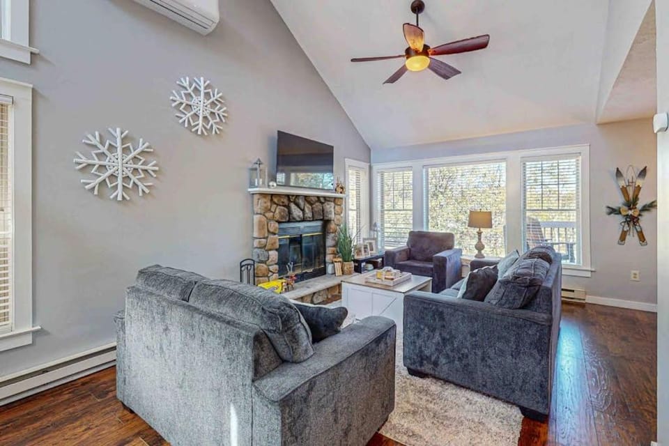 Northridge Retreat House in Pocono Mountains