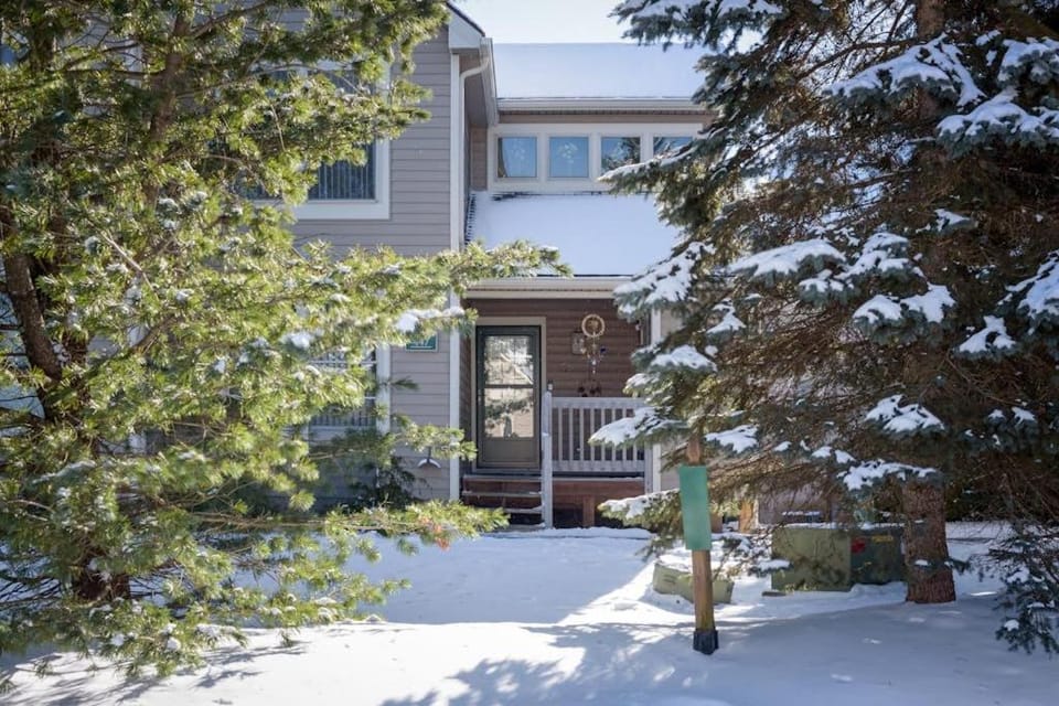 Mountainside gem near waterpark and hiking House in Pocono Mountains