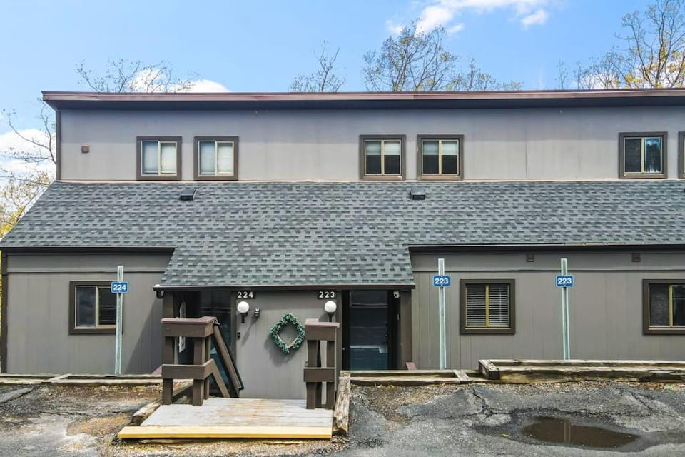 Tannersville Tranquility House in Pocono Mountains