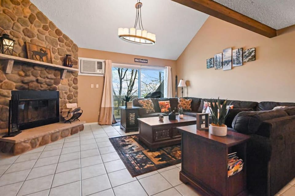 Tannersville Tranquility House in Pocono Mountains