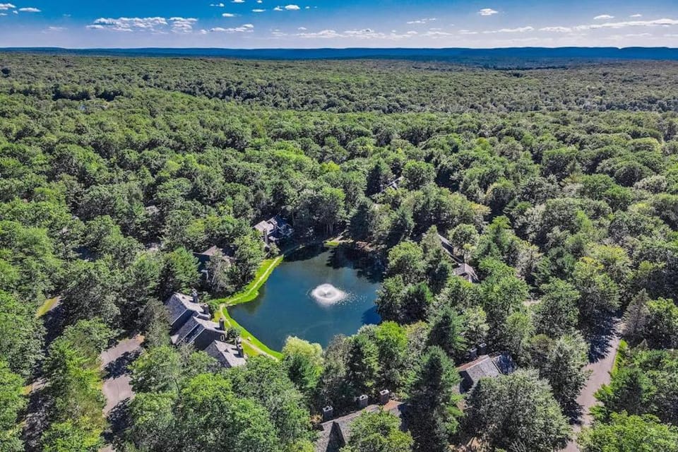 Unwind in Telstar House in Kidder Township