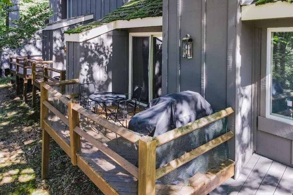 Unwind in Telstar House in Kidder Township