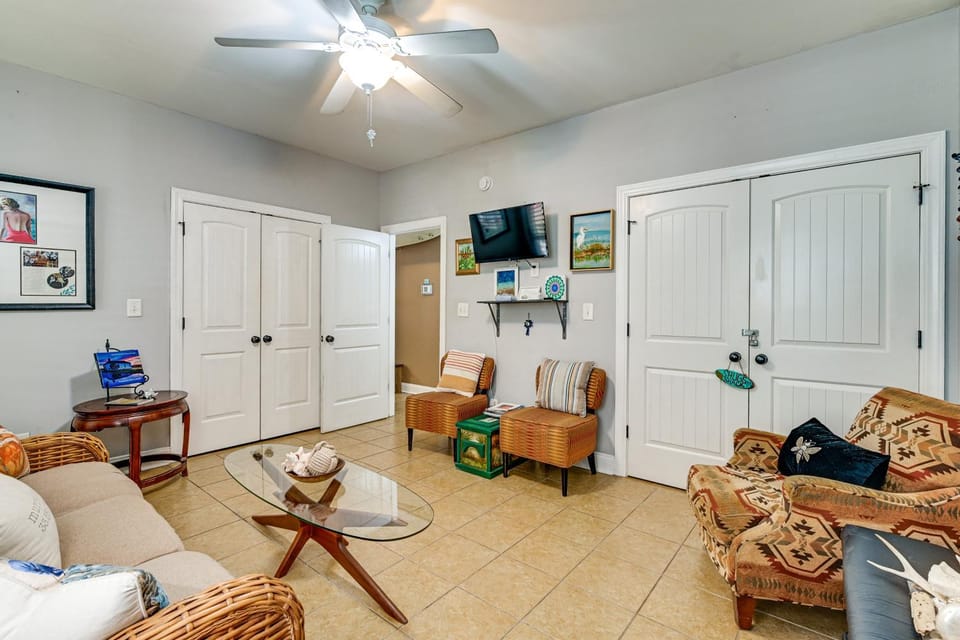 Walk to the Water! Murrells Inlet Getaway Apartment in Murrells Inlet