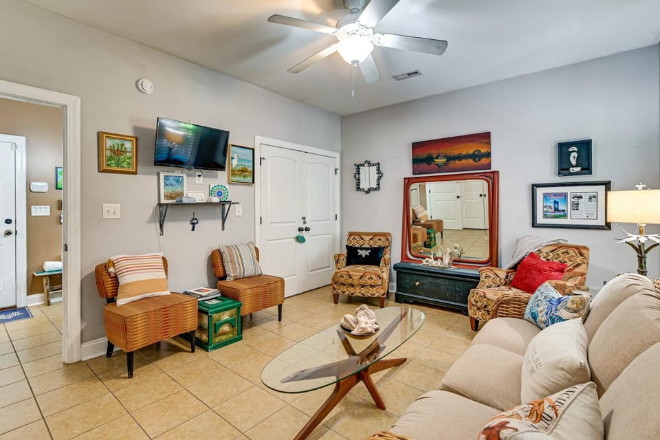 Walk to the Water! Murrells Inlet Getaway Apartment in Murrells Inlet