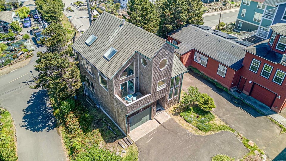 Serenity Rising House in Lincoln City