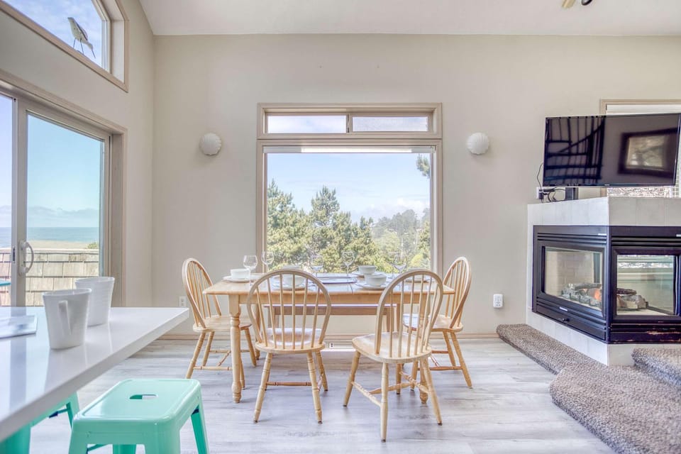 Serenity Rising House in Lincoln City