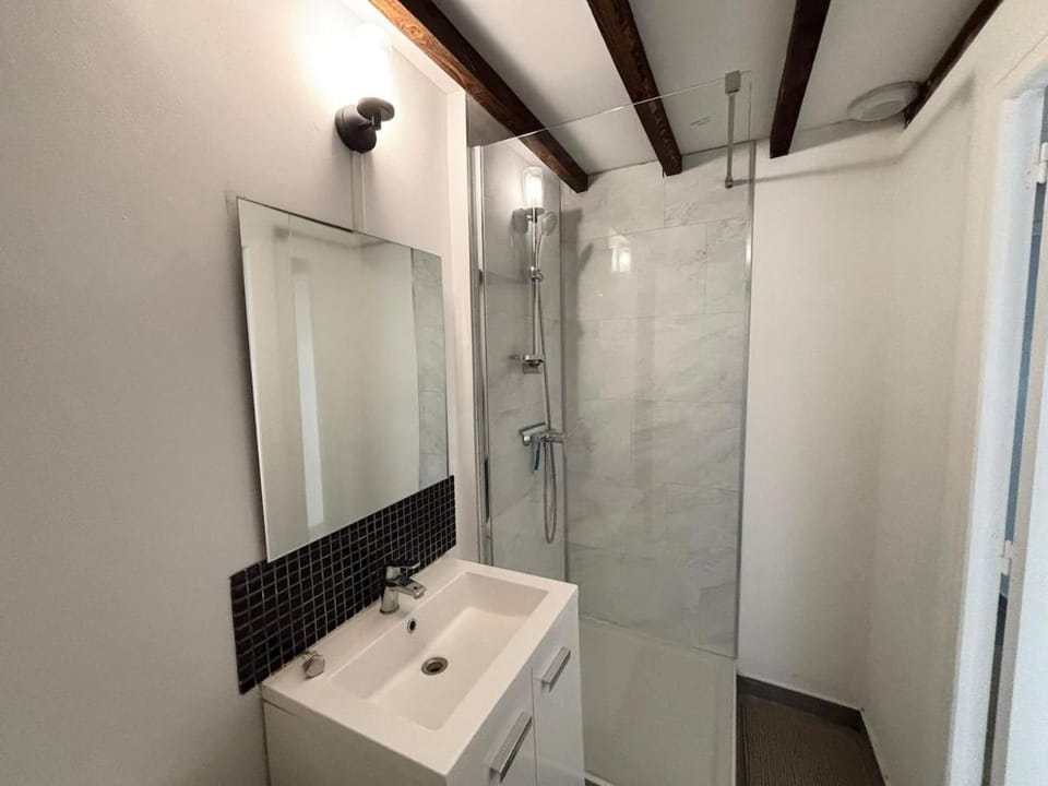 Appartement 6 chambres 12 personnes Apartment in Reims
