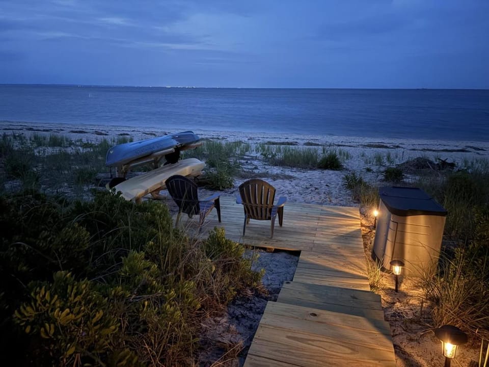 Shore to Shore Coastal Retreat at Asharoken House in Long Island
