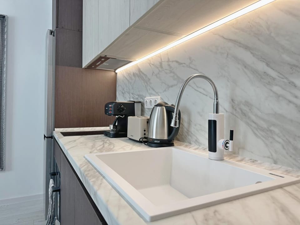 Aura 1 BDR Brand New Fast Wi-Fi & Balcony Apartment in Sofia