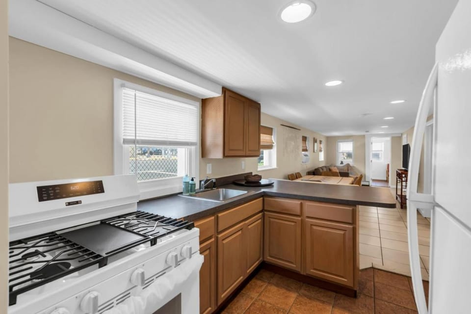 4BR Bungalow Steps to the Beach House in Seaside Heights