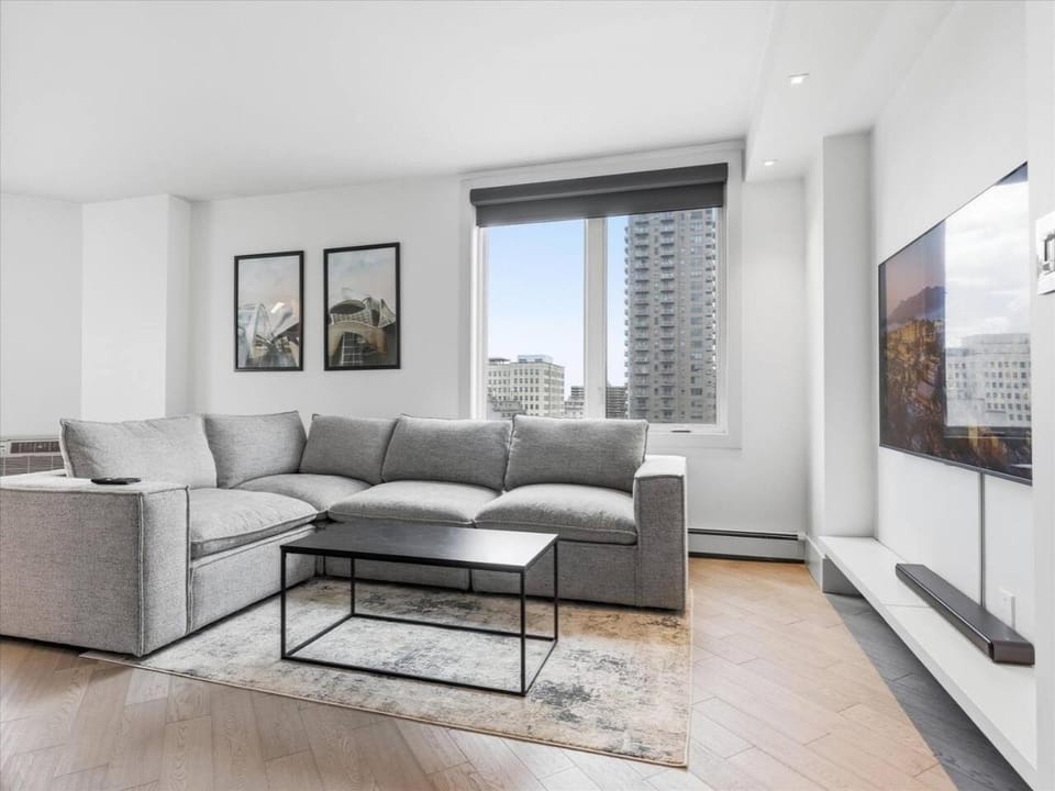 Central & Secure Downtown YEG Condo w UG Parking Apartment in Edmonton