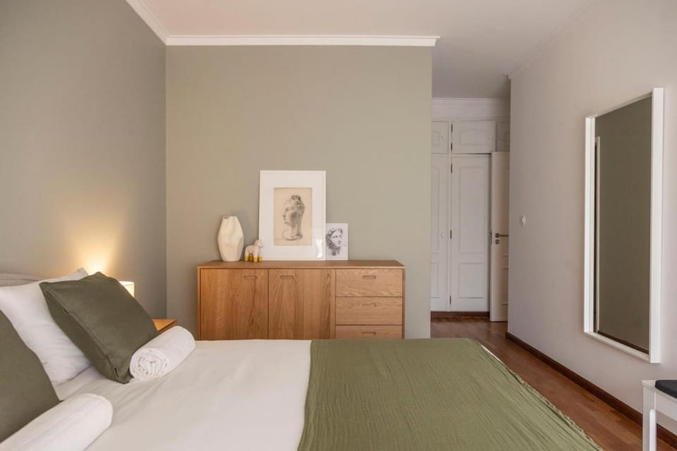 Large 3BR Apartment in Cascais with 2 Balconies Apartment in Cascais