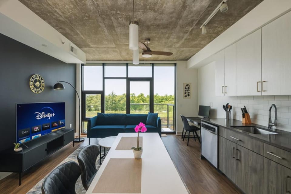 Vibrant 2BR Stay Pool Sauna and Lounge P2 Apartment in Vestavia Hills
