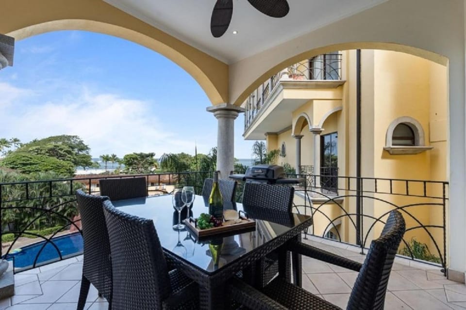 Oceanview Condo Across From Beach with Resort Pool - SR39 House in Tamarindo