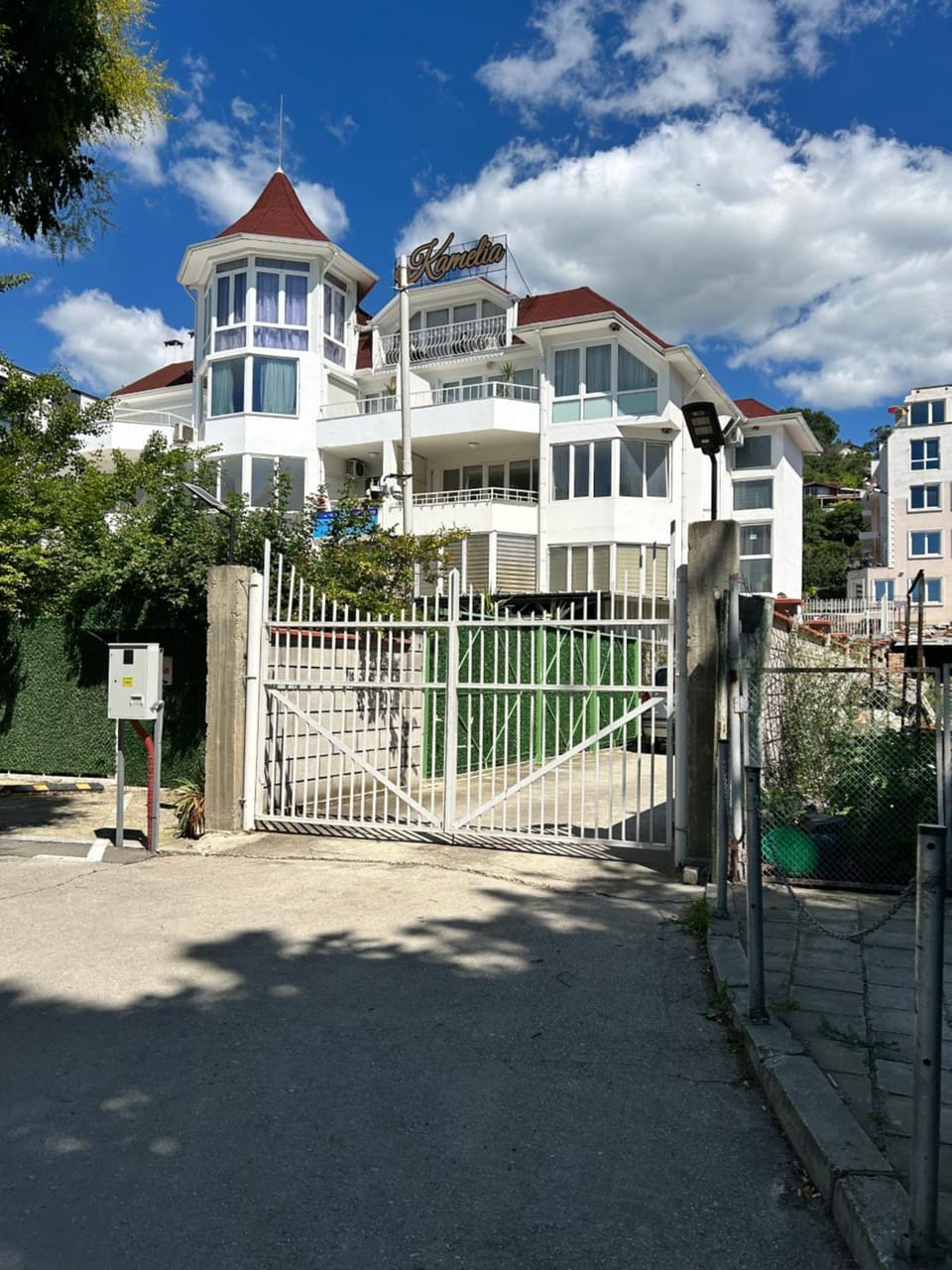 Property building, Day