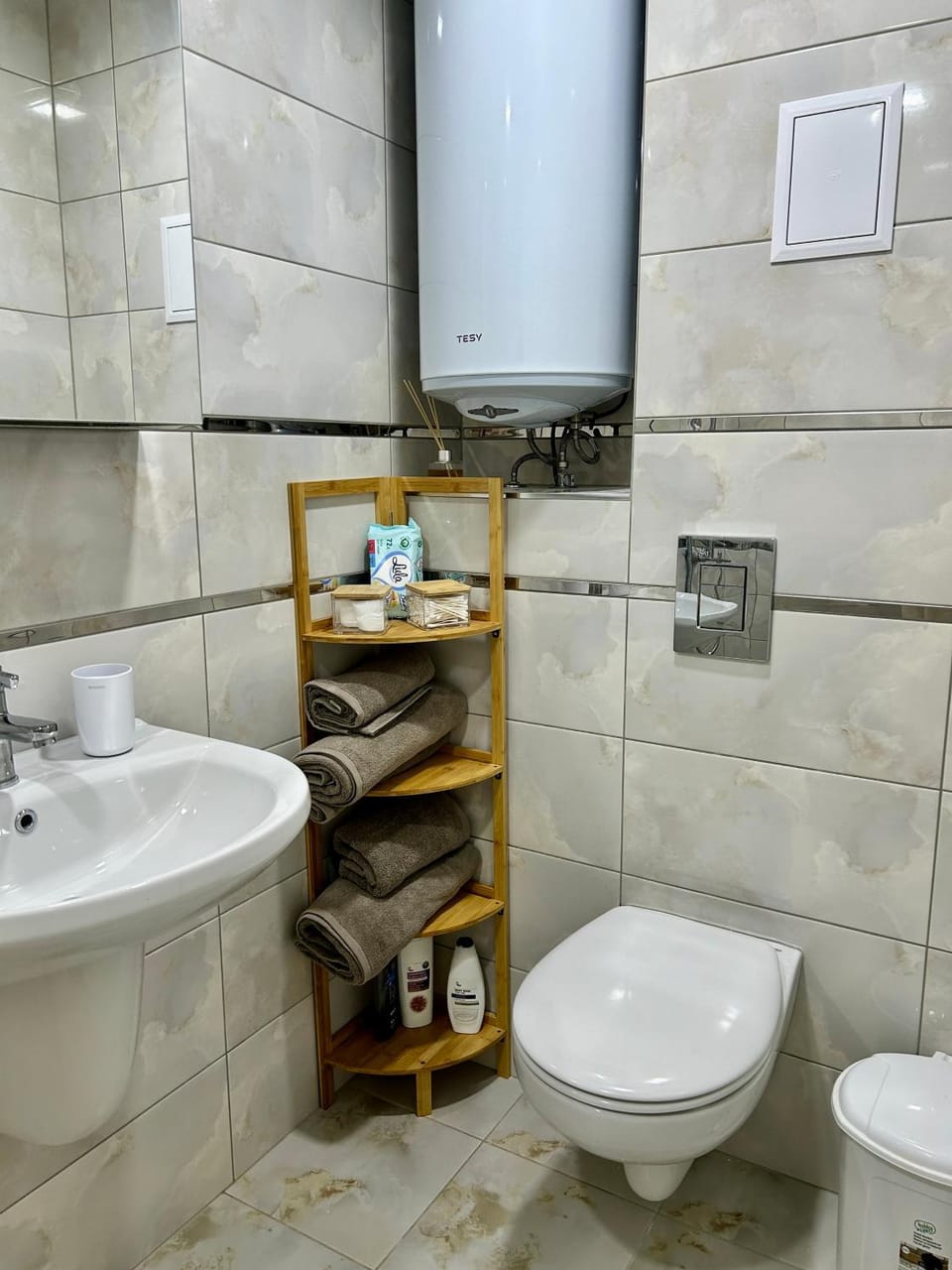 Shower, Toilet, Bathroom, towels