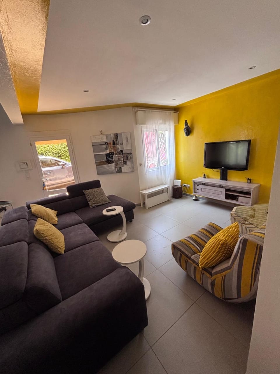 Communal lounge/ TV room, Living room