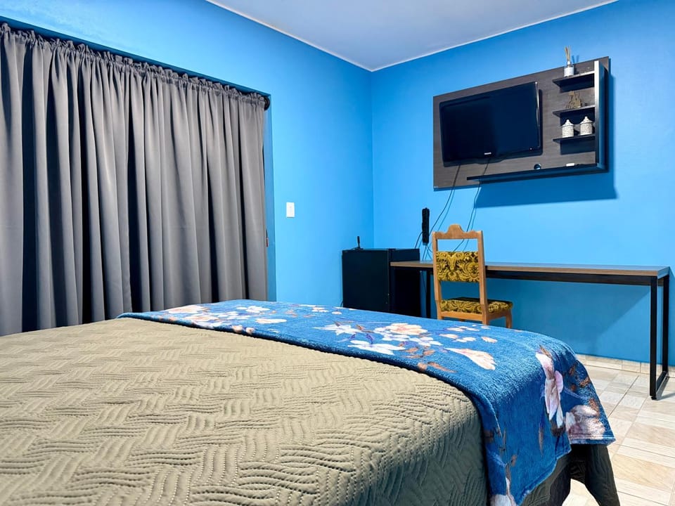 TV and multimedia, Photo of the whole room, Bedroom