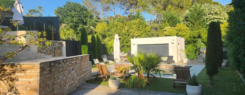 Villa contemporaine mougins 8 chambres Villa in Valbonne