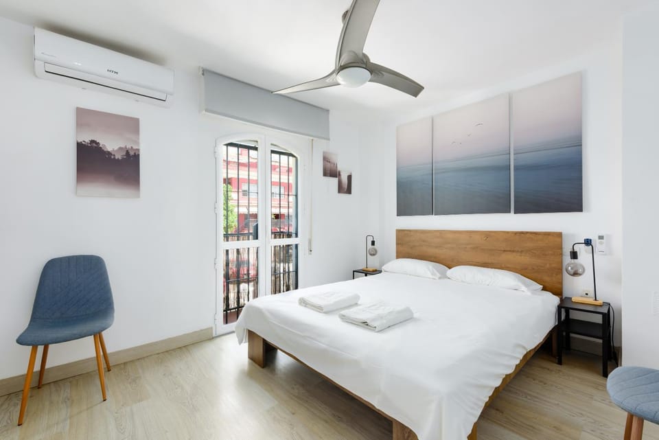 Bed, Photo of the whole room, Bedroom, air conditioner