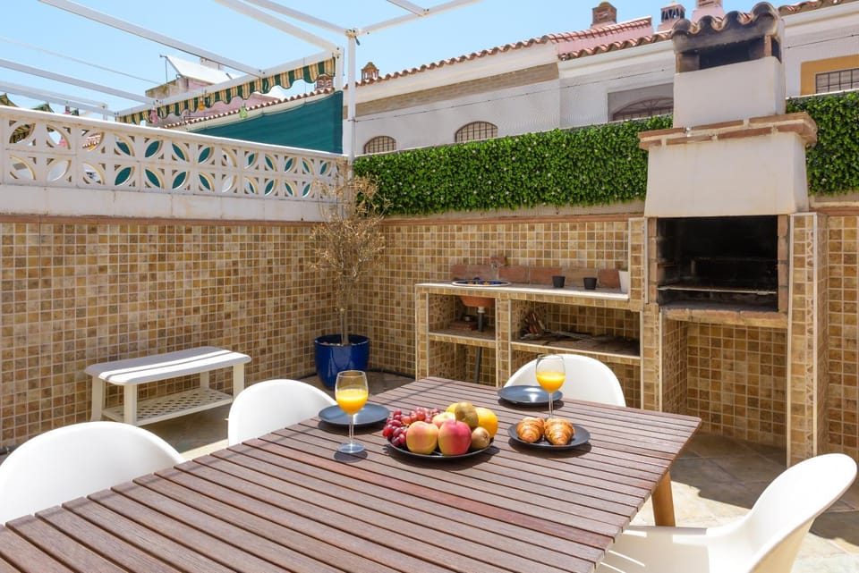 Patio, Day, Balcony/Terrace, Dining area