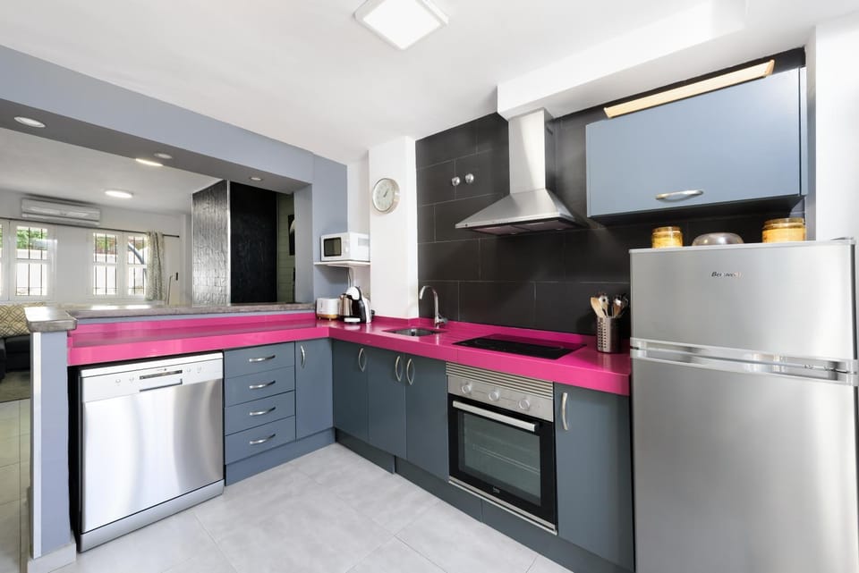 Kitchen or kitchenette, oven, stove