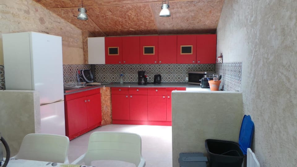 Kitchen or kitchenette, Communal kitchen