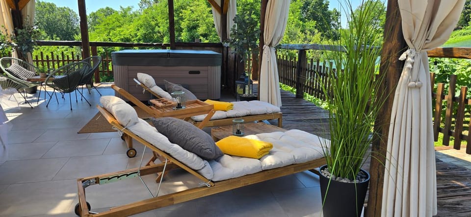 Studio apartman King with private jacuzzi and sauna Bed and Breakfast in Croatia
